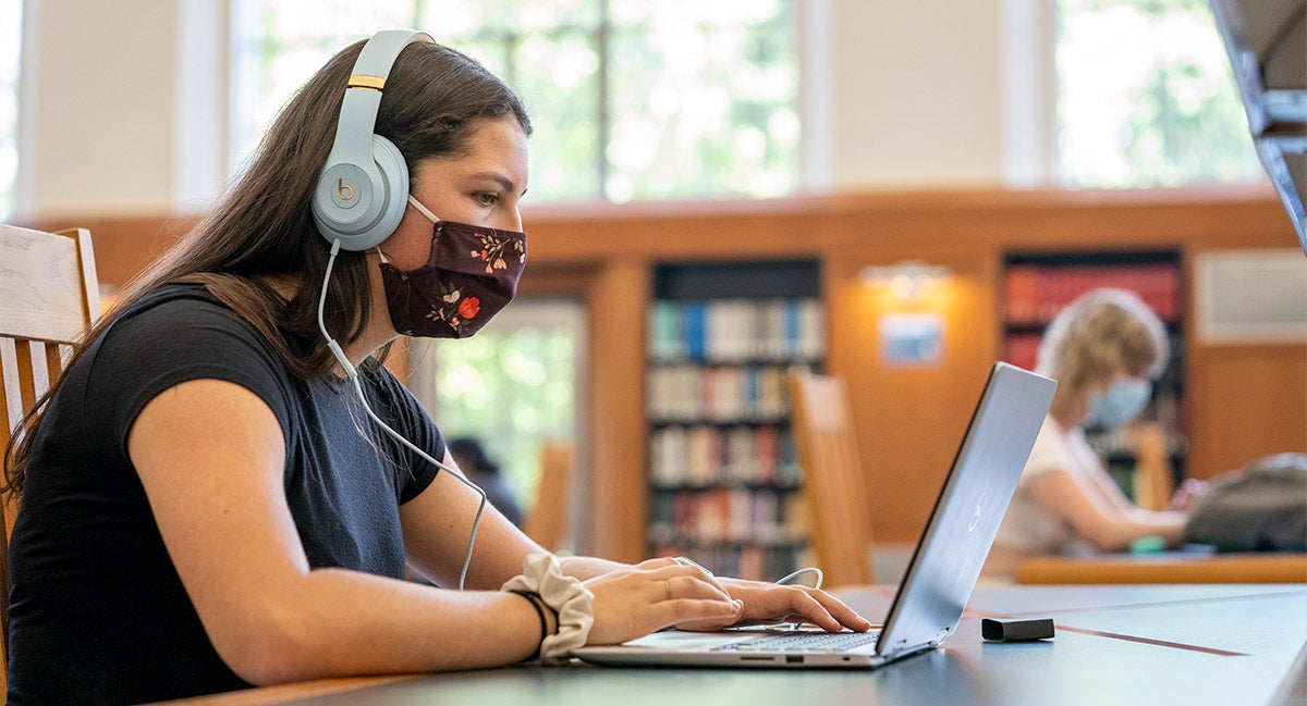 Student wearing a face covering at Shields Library