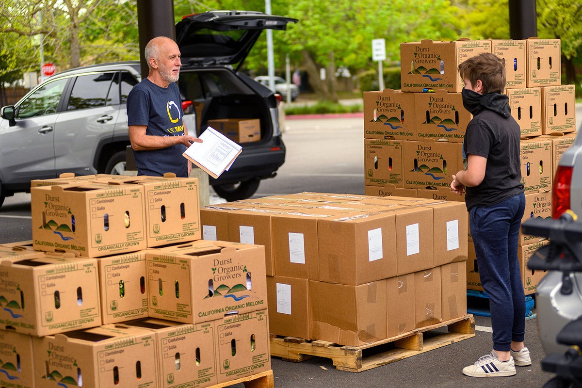 UC Davis Delivers Helpers to Food Bank - UC Davis