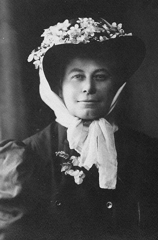 Black and white heads shot of botanist Alice Eastwood in hat and black dress