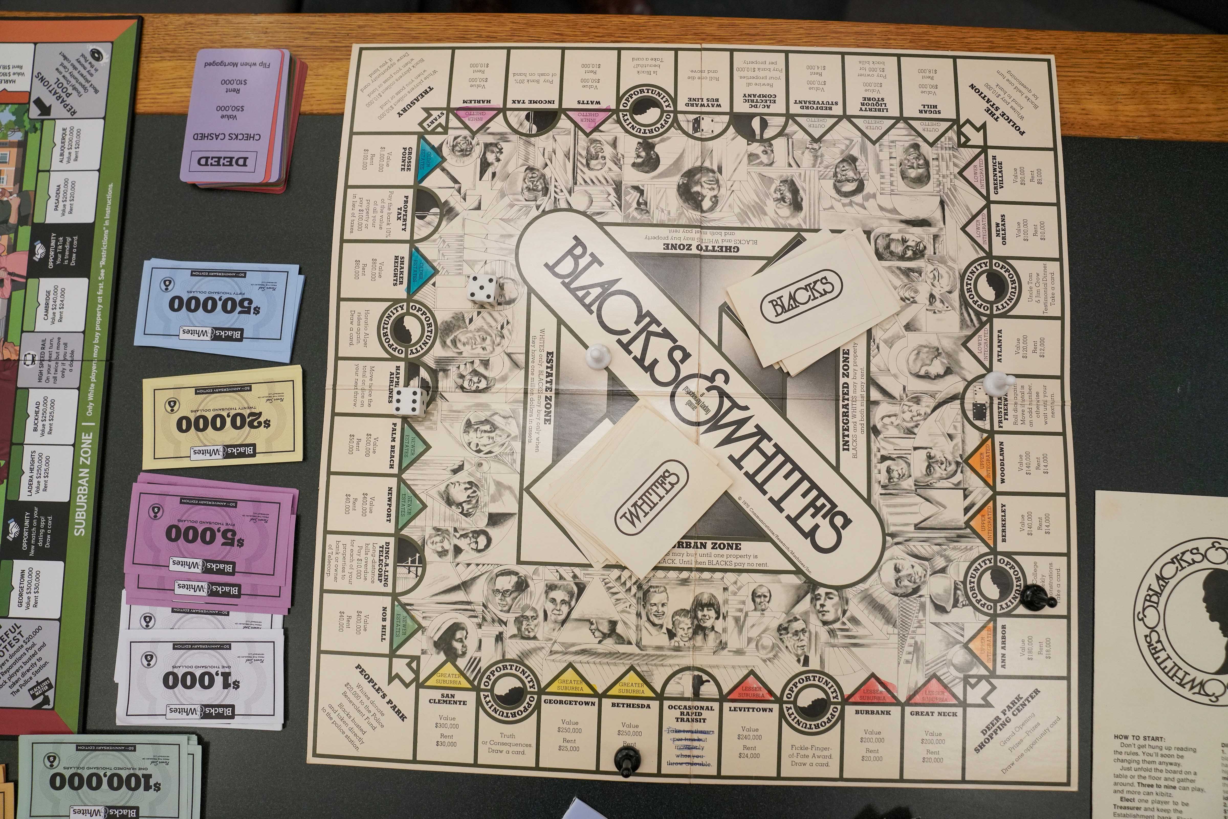 game board of old version of Blacks & Whites game
