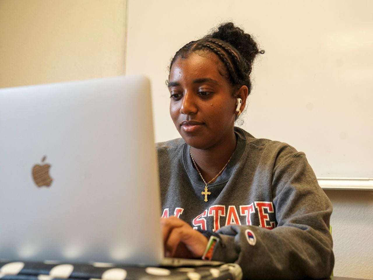 UC Davis Political Science student Meron Gebre sits in front of her laptop in the Center for African Diaspora Student Success.