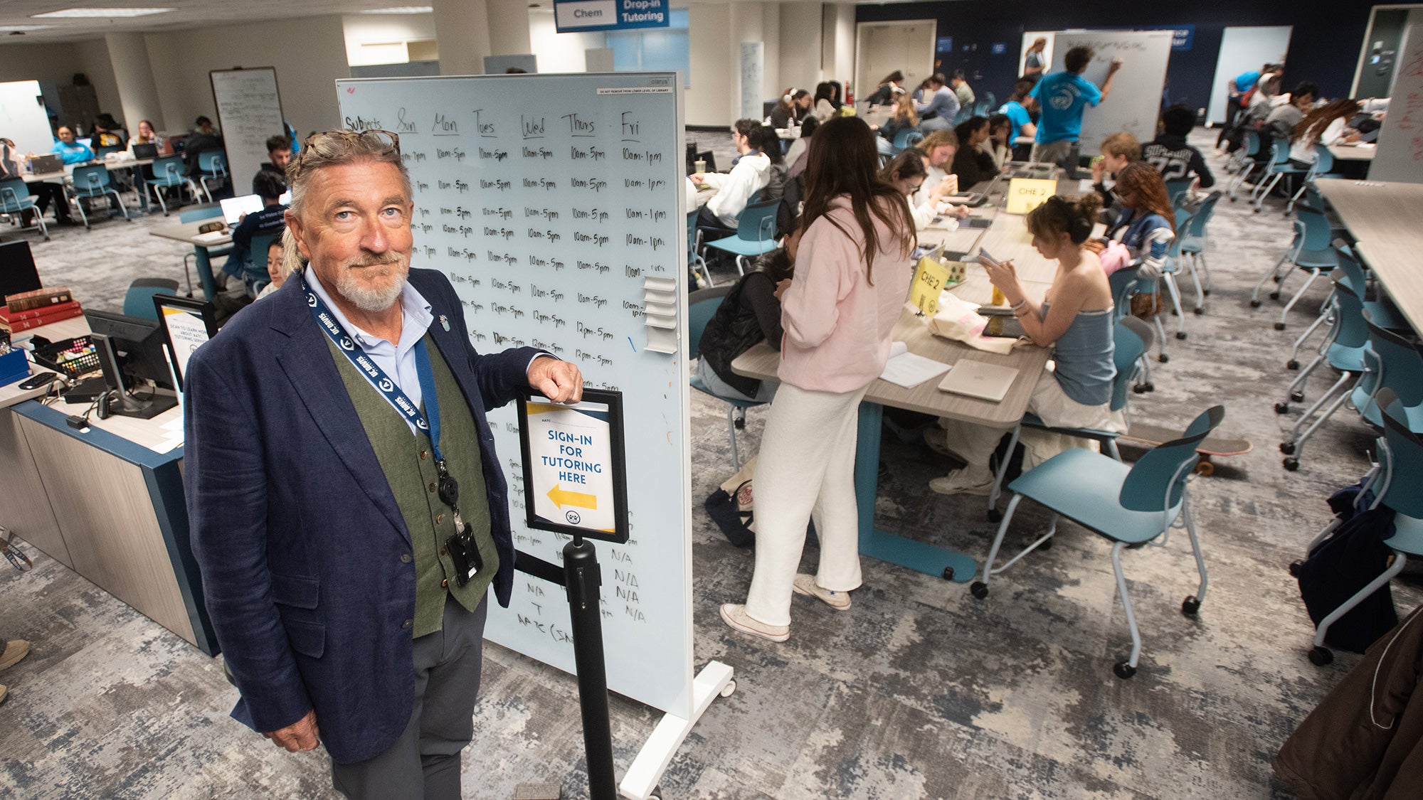UC Davis Librarian Bill Garrity in a tutoring room