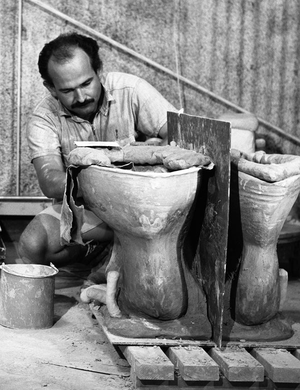  Robert Arneson, sculpting.