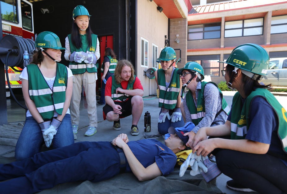CERT volunteers surround "victim" in training exercise.