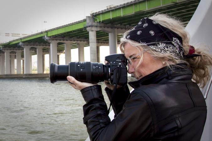 Jodi Cobb peers through long-lens camera.