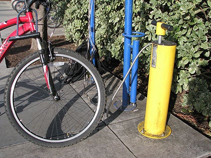 Bicycle tire pump