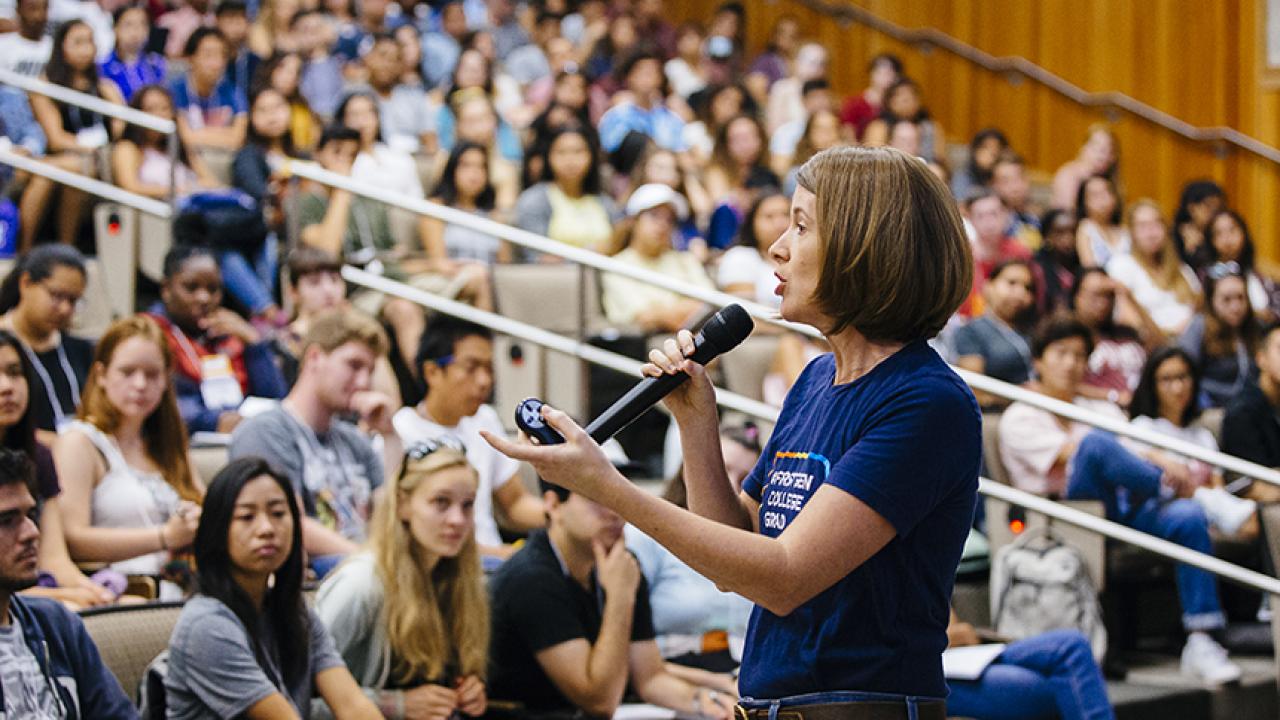Professor speaks to incoming students at summer orientation