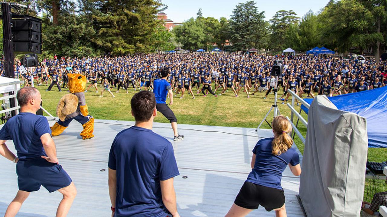 Photo: ARC staffers lead mass warmup, hundreds and hundreds of people on the Quad.