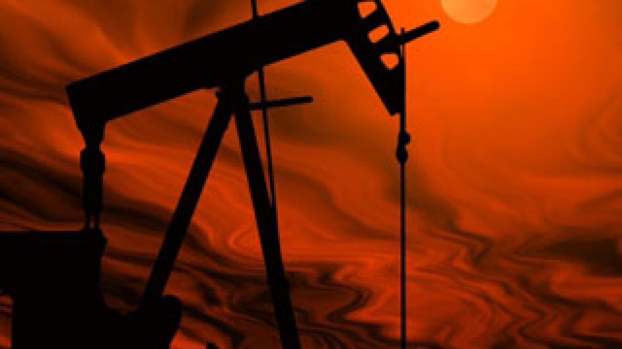 Photo: oil rig at dusk