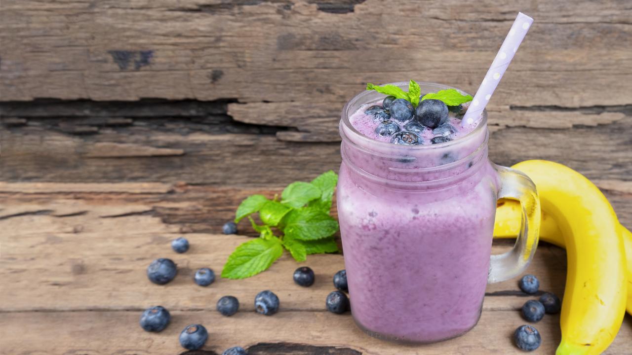 UC Davis researchers find that the right combination of blending fruits can give your body a nutritional boost. Photo shows banana and blueberry smoothie. (Getty)