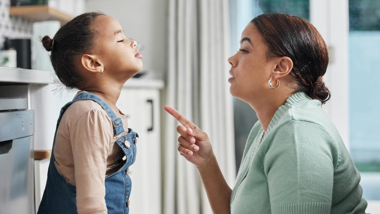 Latina mother has stressed discussion with child.