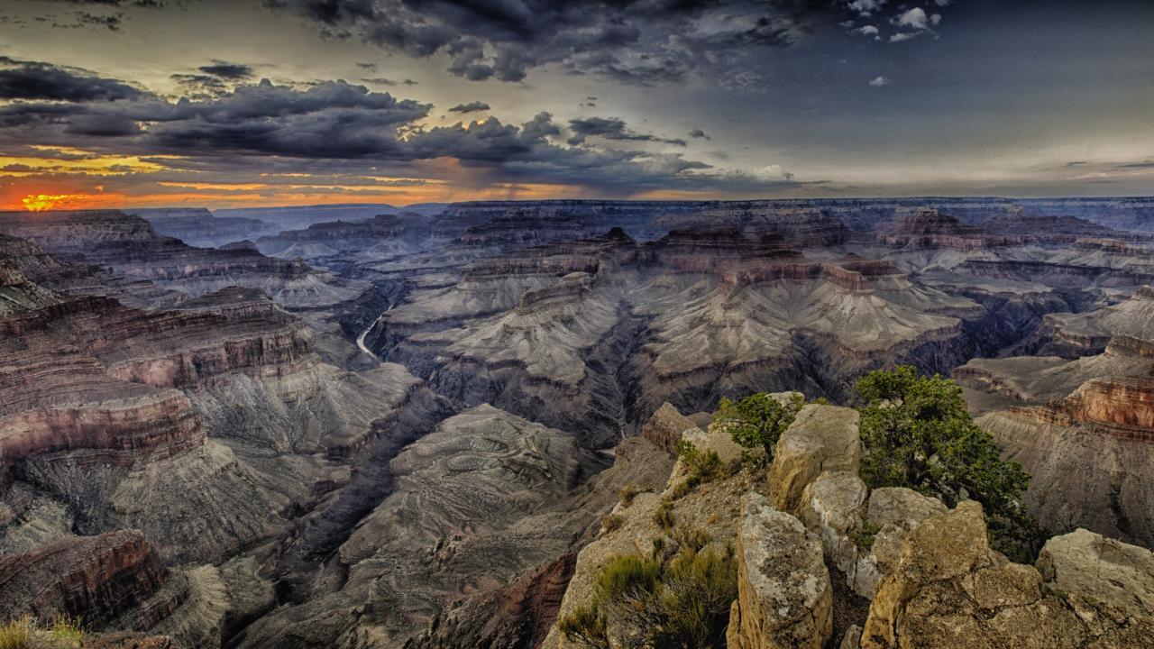 View of Grand Canyon's South Rim at sunset
