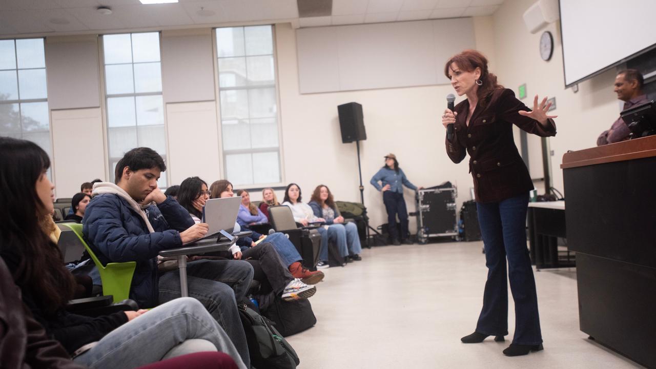 Actress Marilu Henner visits PSC 130: Human Memory class at UC Davis in February. (Gregory Urquiaga/UC Davis)
