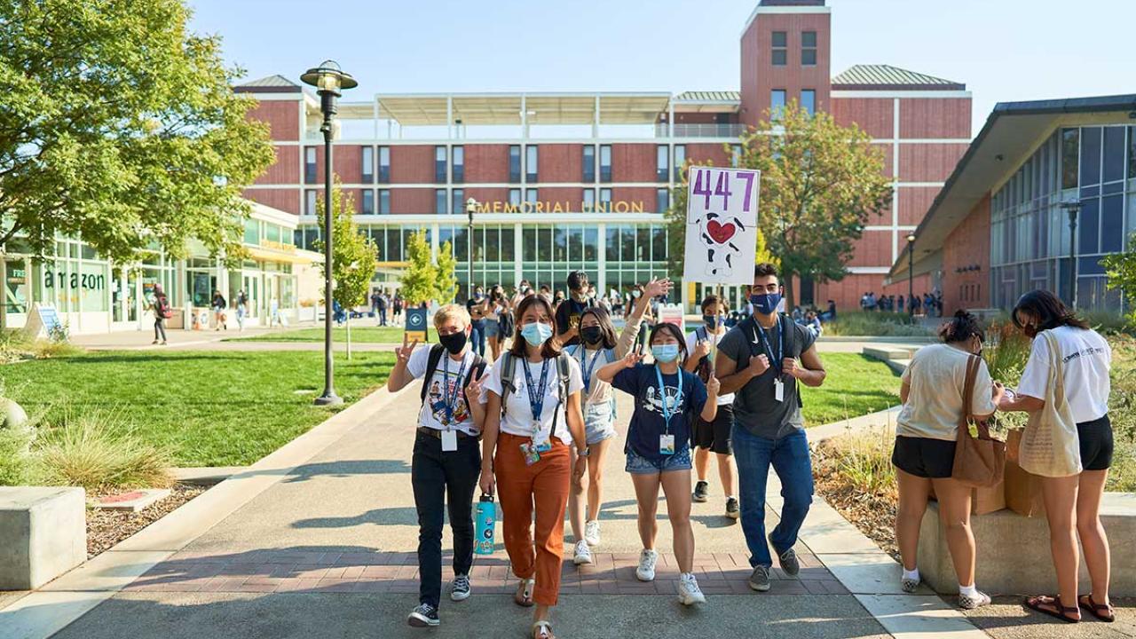 Students on the UC Davis campus for Aggie Orientation