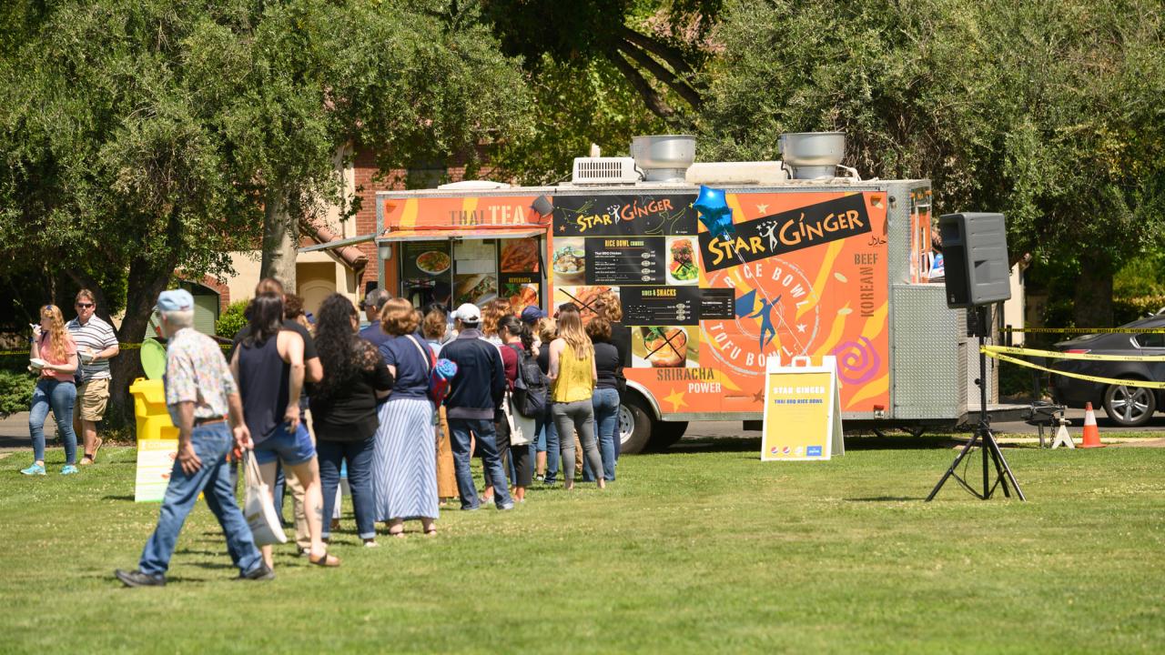Food truck and short line at TGFS 2019